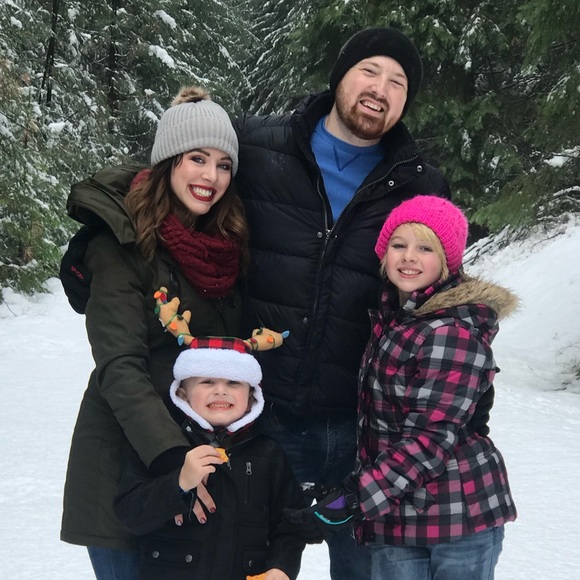 Meet your Posher, Kendall - Picture 2 of 2